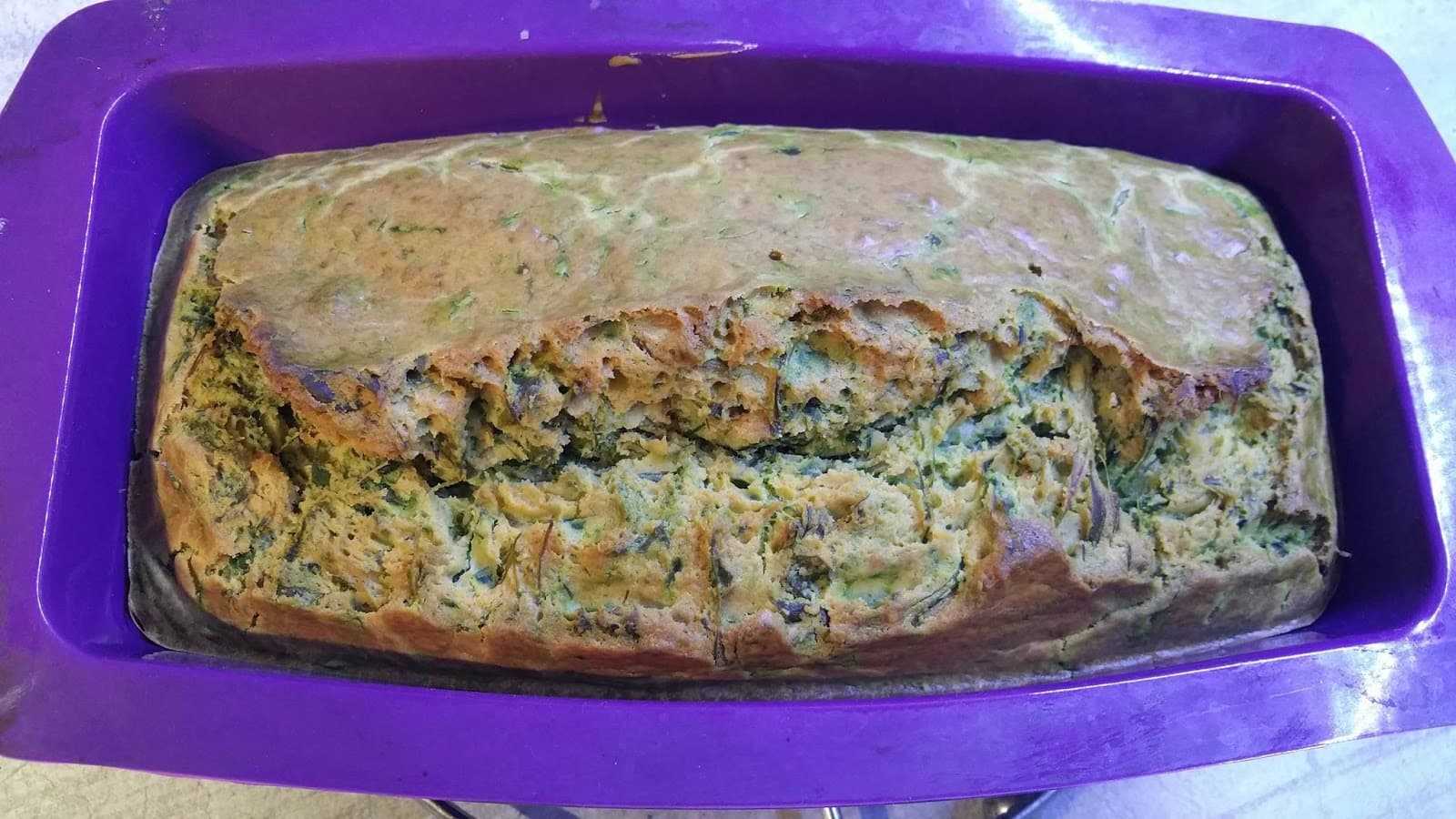 Kek me spinaq (Plum cake with spinach)
